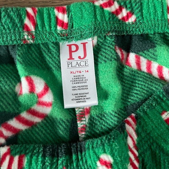 Kids Christmas Holiday Pyjama Set - Cotton & Fleece - Red & Green - Candy Cane - Picture 8 of 8